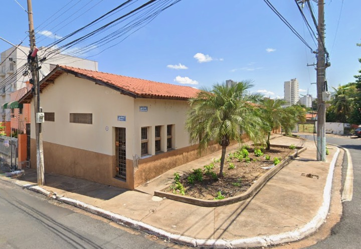 Prédio Comercial com 317,20 m² - Baú